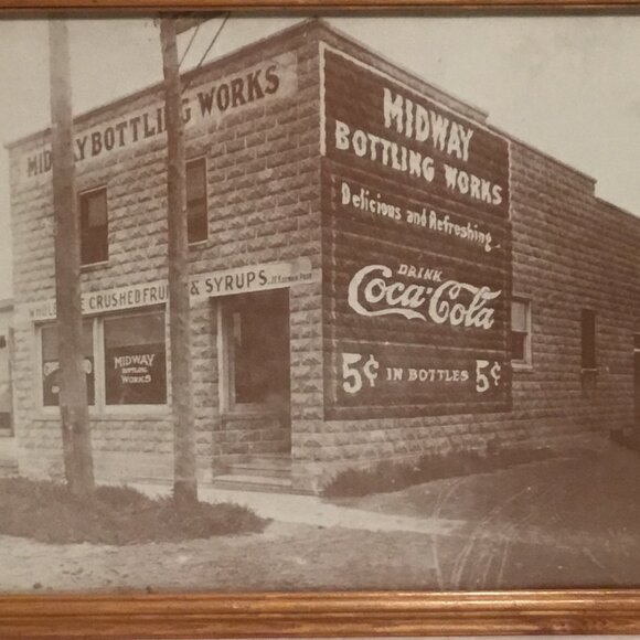 Vintage framed advertising photograph of Coca Cola Midway Bottling Works - Picture 3 of 5